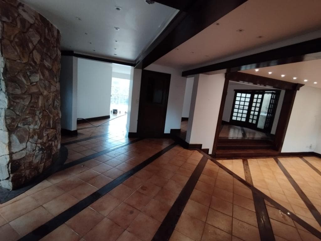 Sobrado Residencial / Comercial